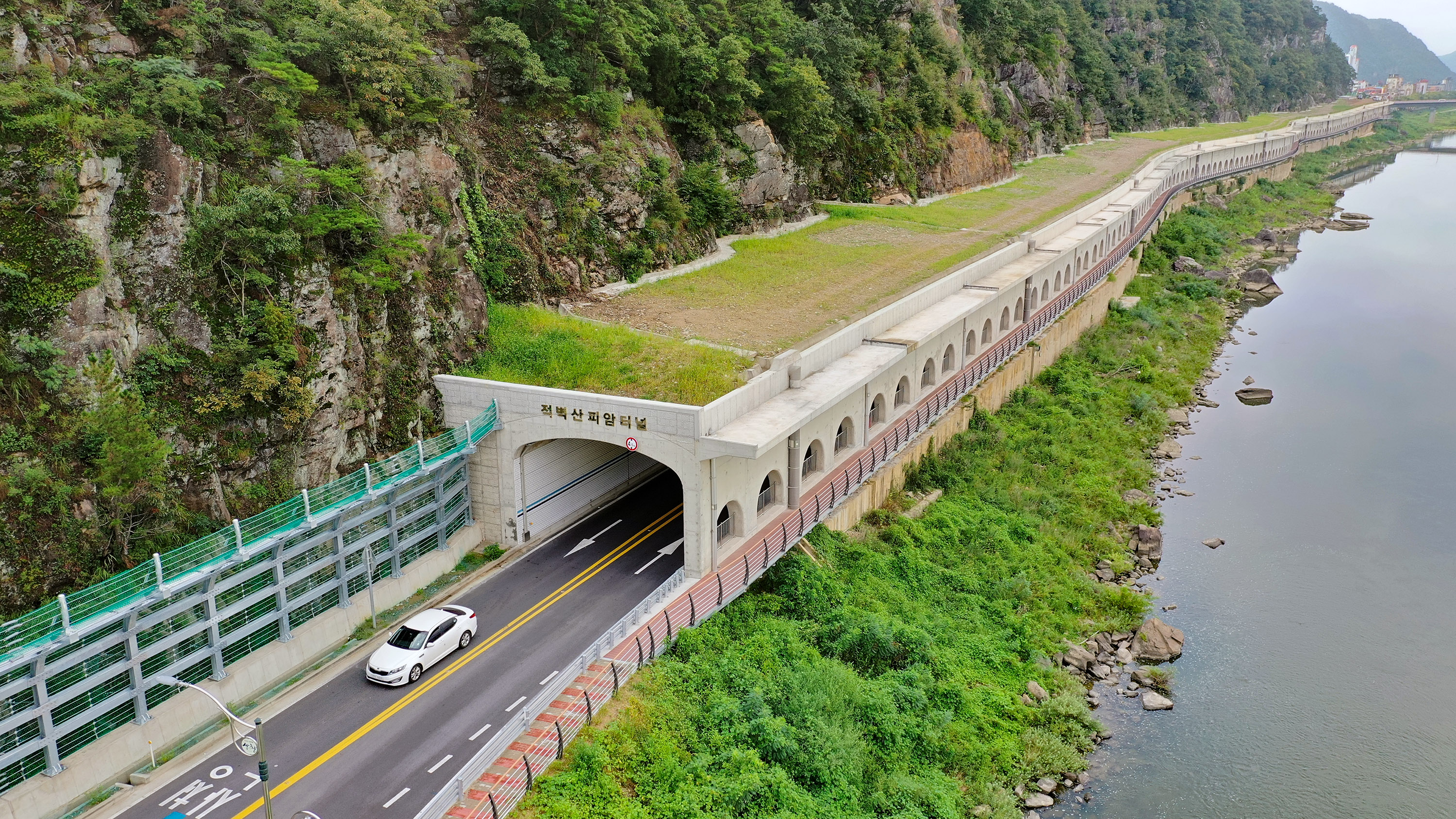 산청군 적벽산 피암터널 건설사업 완료 2
