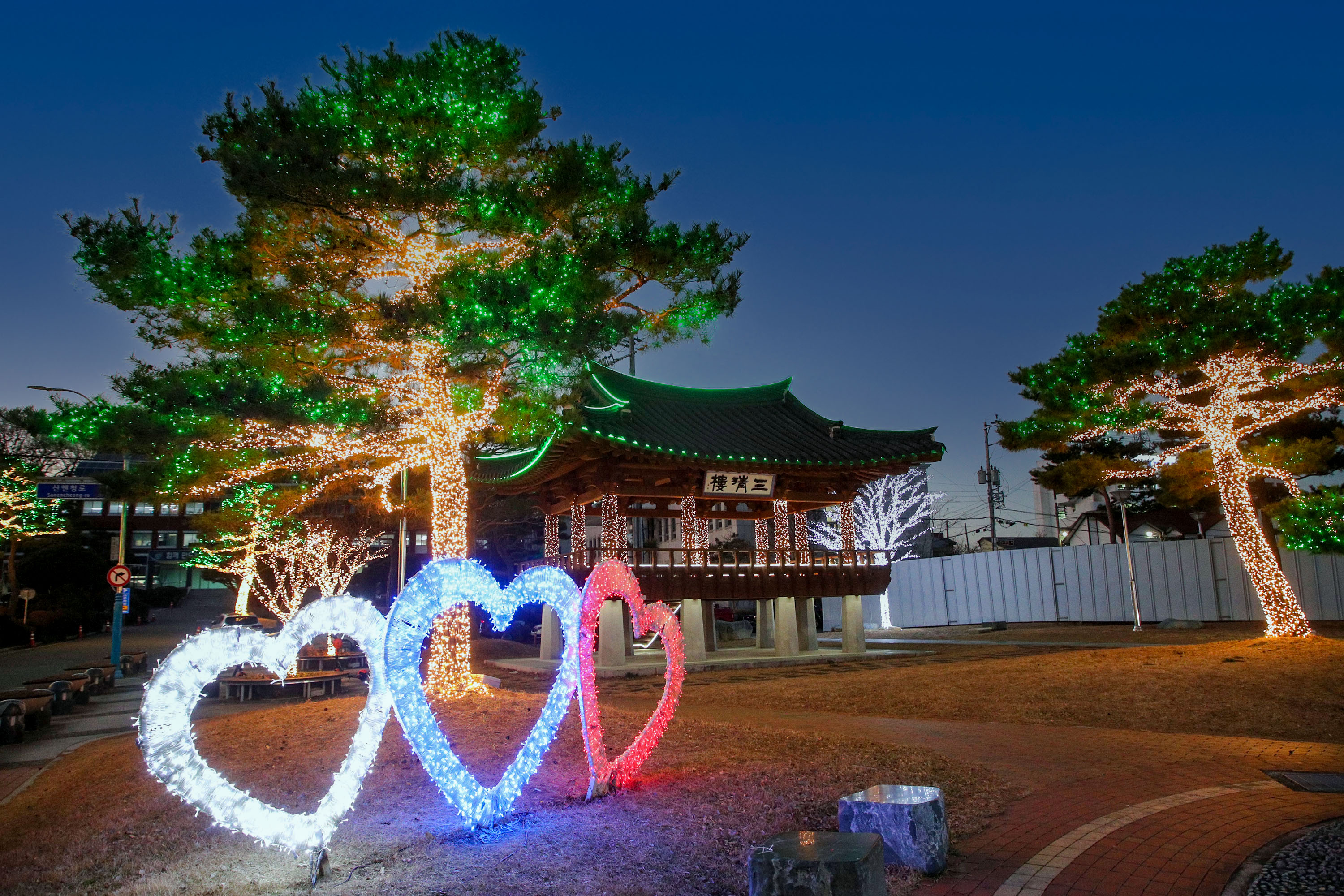 불 밝힌 삼청루 1