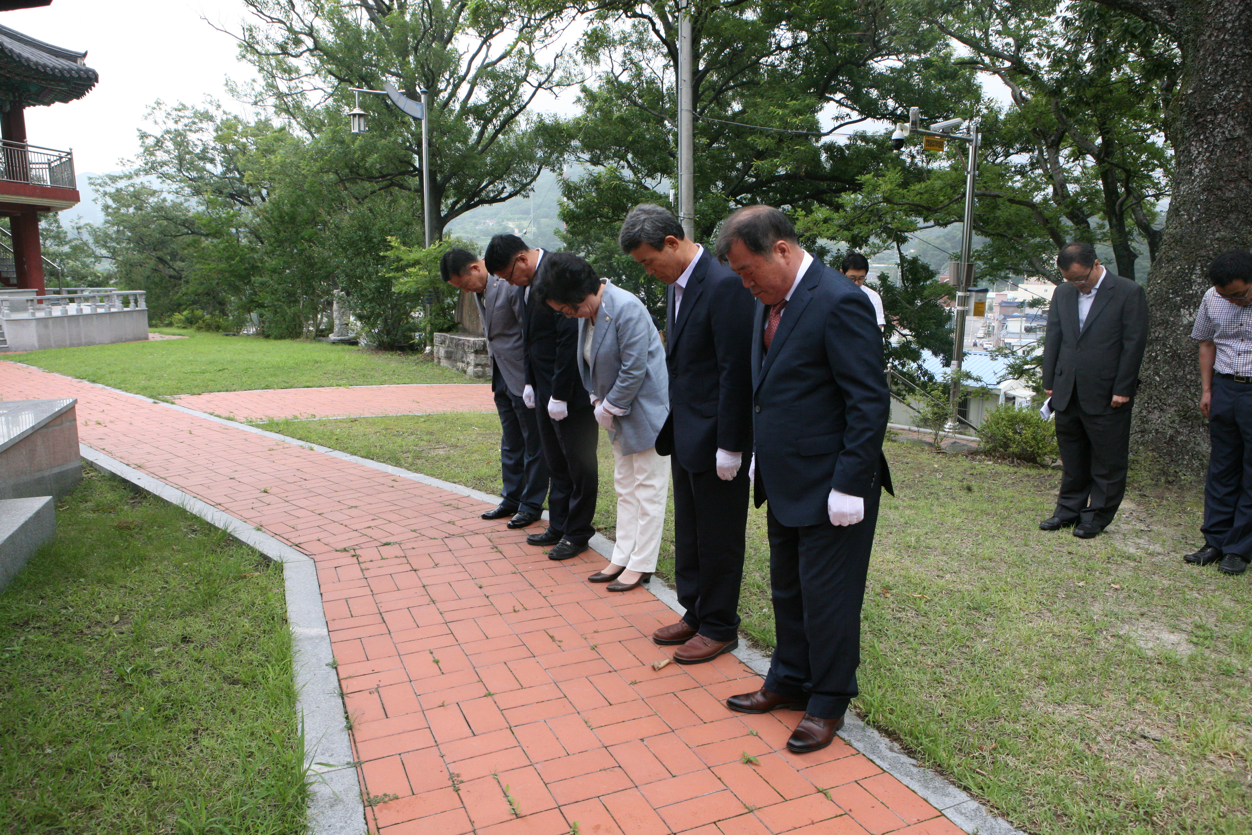 제7대 산청군의회 후반기 의장단 충혼탑 참배